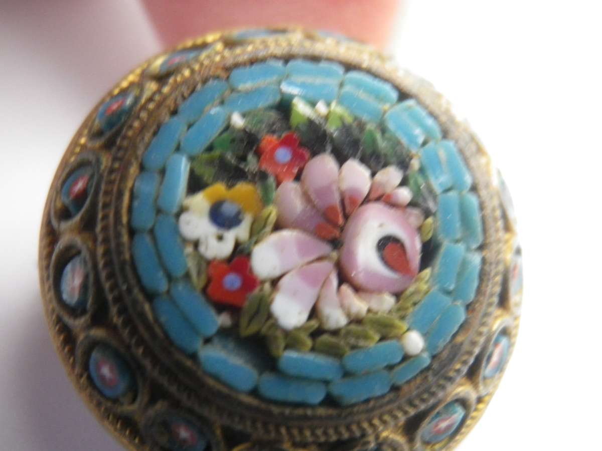 Dainty MICRO MOSAIC brooch made in Italy. Gold tone metal. 2cm