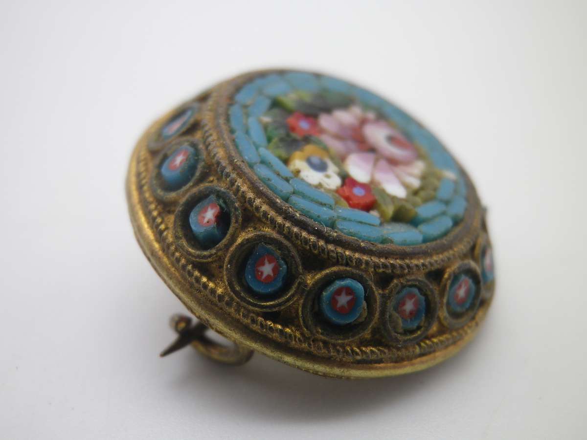 Dainty MICRO MOSAIC brooch made in Italy. Gold tone metal. 2cm