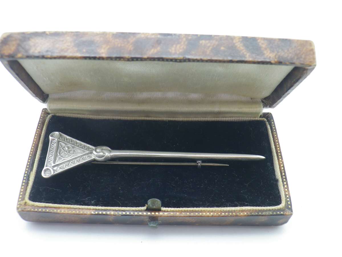 Hallmarked Sterling Silver CELTIC Kilt pin or brooch. Birmingham 1957 7.8cm 7.5g