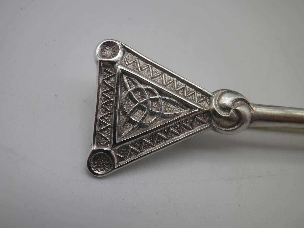 Hallmarked Sterling Silver CELTIC Kilt pin or brooch. Birmingham 1957 7.8cm 7.5g