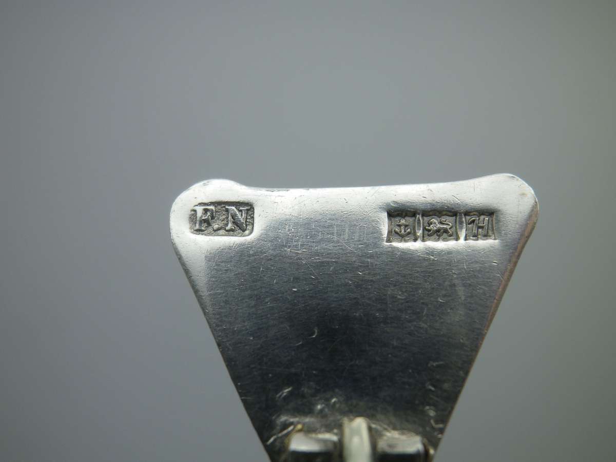 Hallmarked Sterling Silver CELTIC Kilt pin or brooch. Birmingham 1957 7.8cm 7.5g