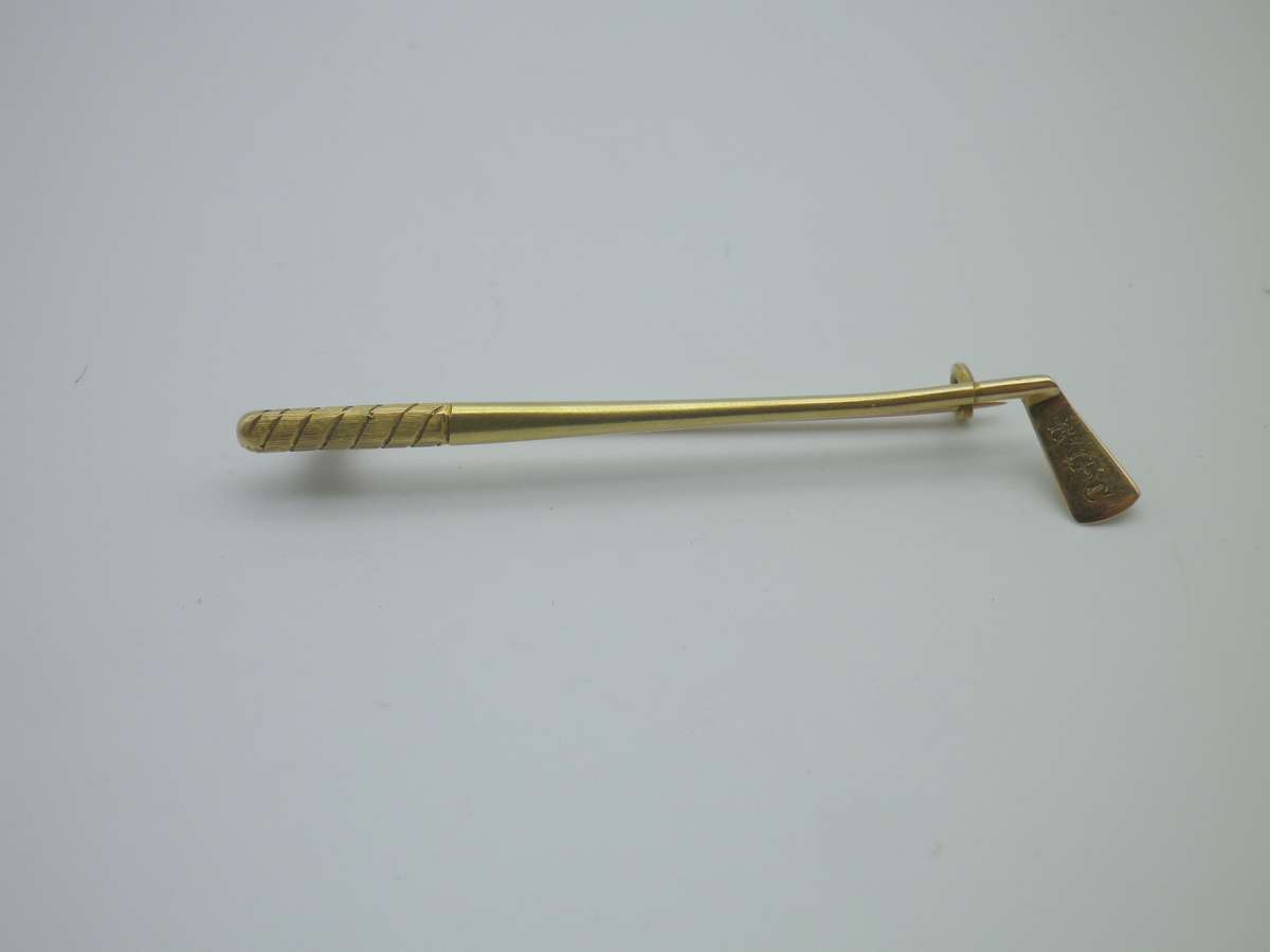 FOR DILA ONLY PLEASE. 9ct Gold Tie Pin or brooch. In shape of golf putter
