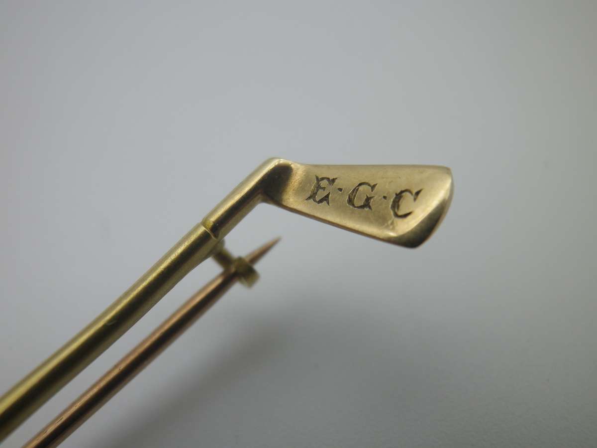 FOR DILA ONLY PLEASE. 9ct Gold Tie Pin or brooch. In shape of golf putter