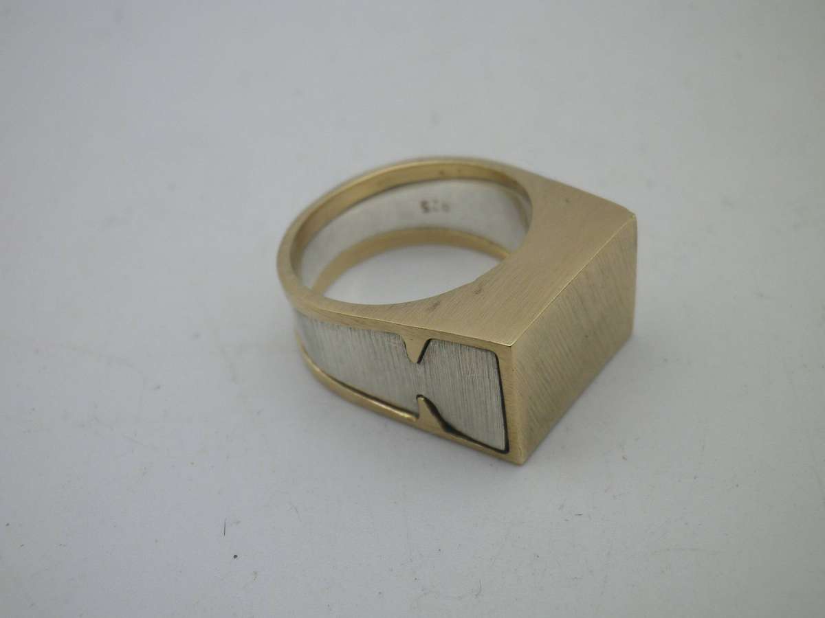 Interesting Sterling Silver & Brass Ring with SECRET COMPARTMENT! Size N 1/2