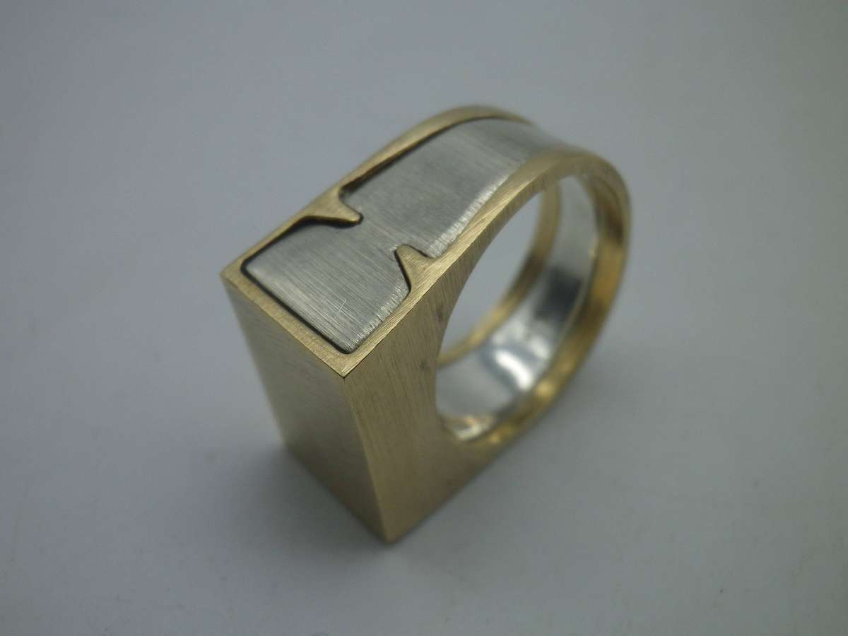 Interesting Sterling Silver & Brass Ring with SECRET COMPARTMENT! Size N 1/2