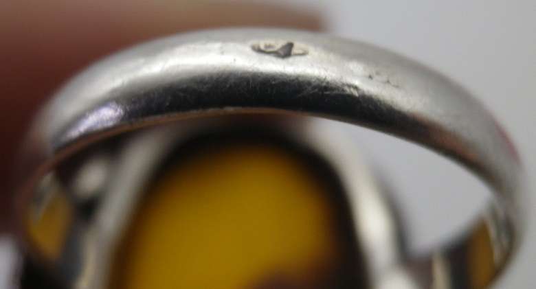Beautiful Vintage Sterling Silver & BALTIC AMBER RING. Size k 1/4. 6.57 grams