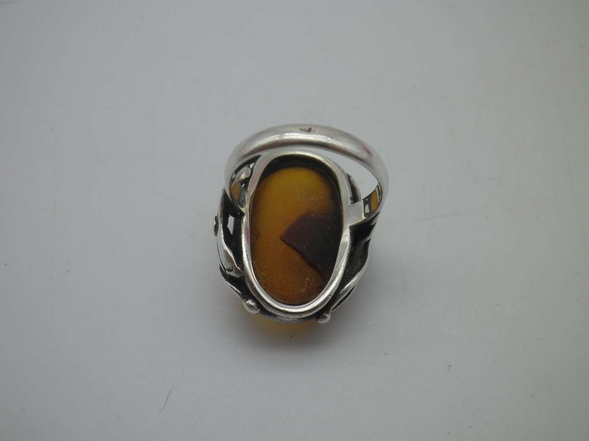 Beautiful Vintage Sterling Silver & BALTIC AMBER RING. Size k 1/4. 6.57 grams
