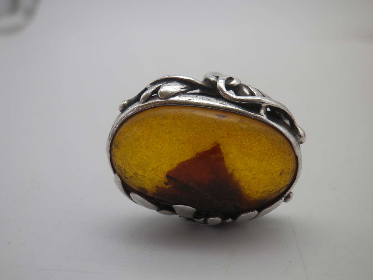 Beautiful Vintage Sterling Silver & BALTIC AMBER RING. Size k 1/4. 6.57 grams