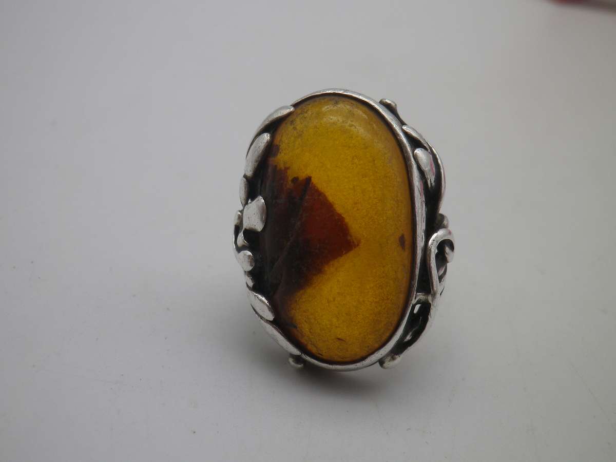 Beautiful Vintage Sterling Silver & BALTIC AMBER RING. Size k 1/4. 6.57 grams