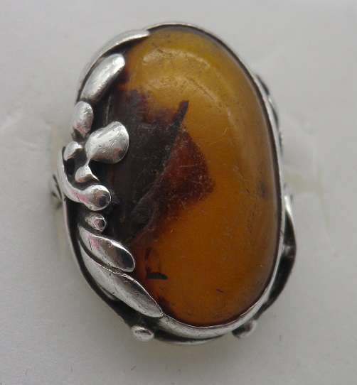Beautiful Vintage Sterling Silver & BALTIC AMBER RING. Size k 1/4. 6.57 grams