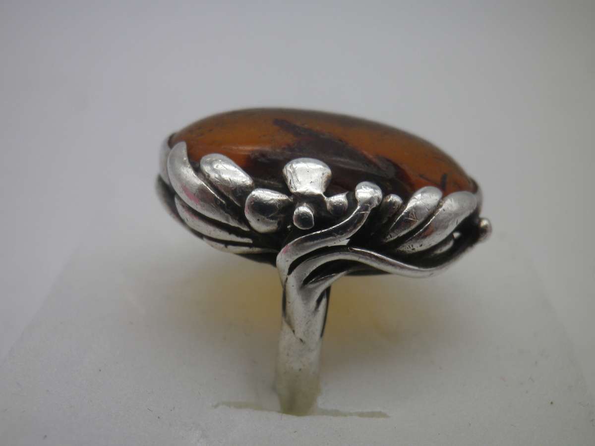 Beautiful Vintage Sterling Silver & BALTIC AMBER RING. Size k 1/4. 6.57 grams