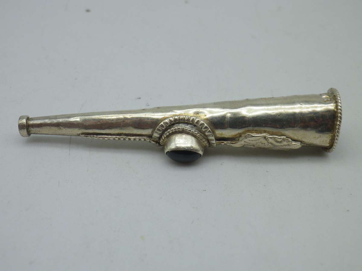 Vintage Sterling Silver Cigarette Holder with garnet inset. 5.5cm long