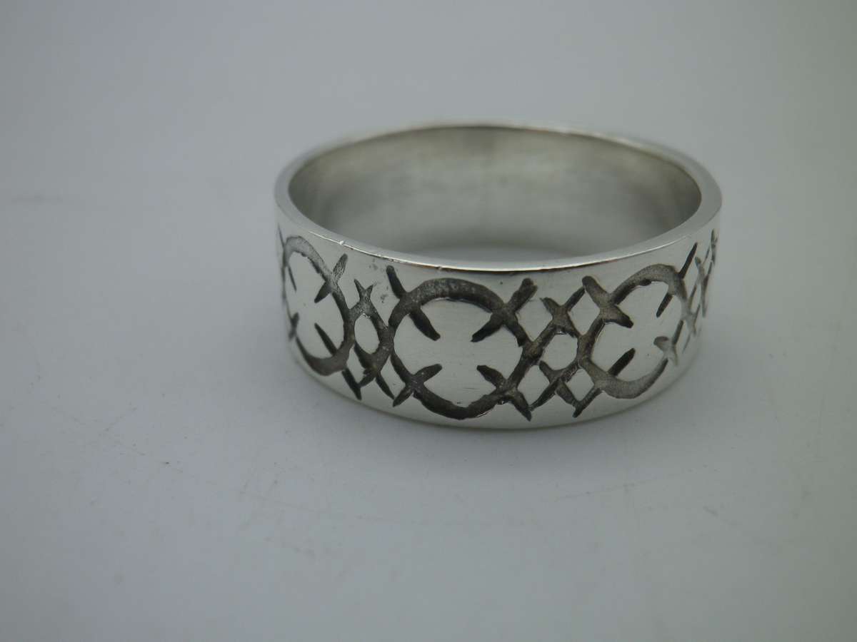 Sterling Silver Men`s Large Vintage Ring  Size: Z. 7.27 g