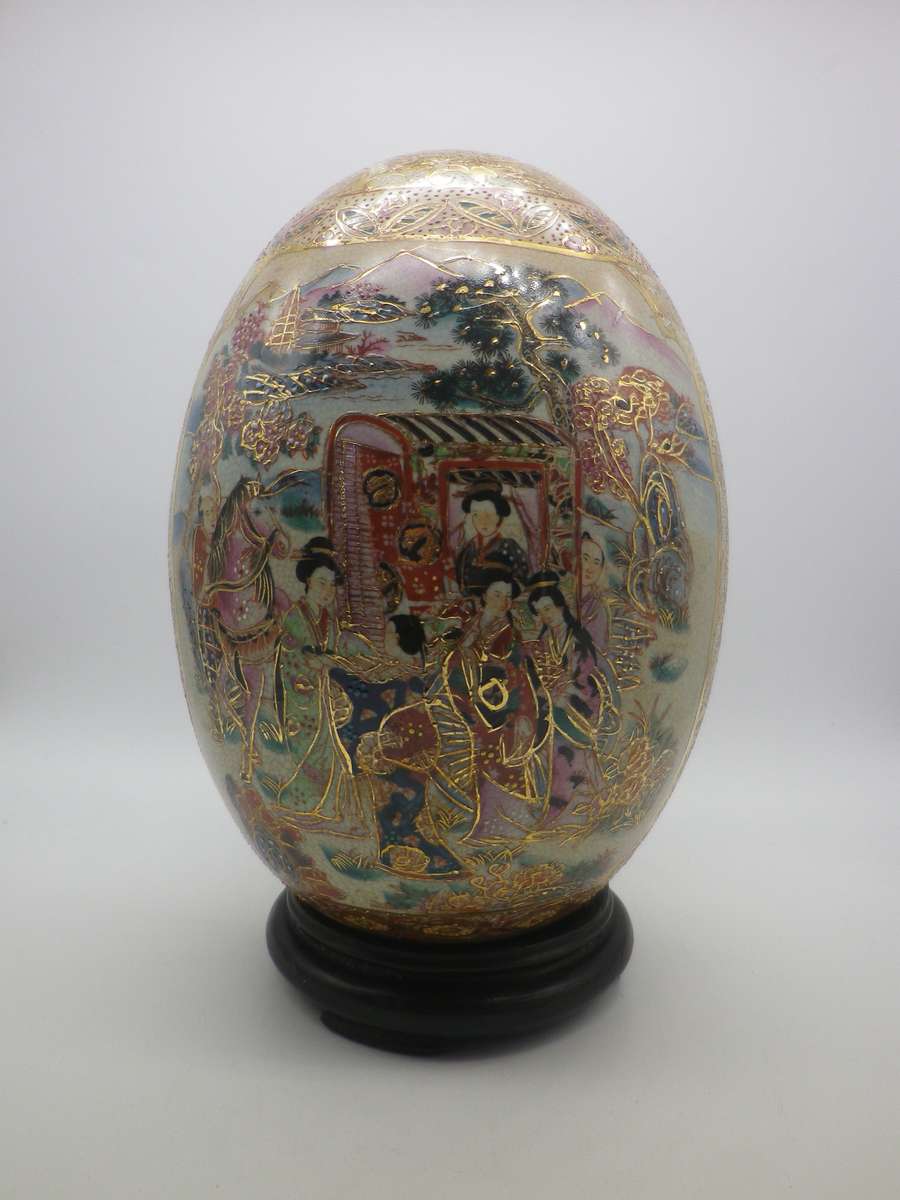 Vintage Satsuma Japan LARGE Hand Painted egg with Geishas & Samurai on Rosewood stand. Signed. 21cm