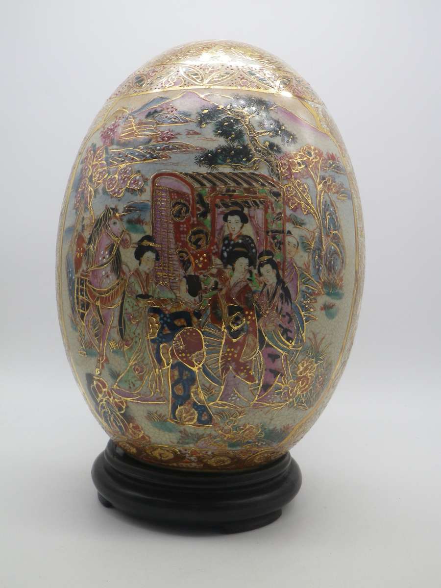 Vintage Satsuma Japan LARGE Hand Painted egg with Geishas & Samurai on Rosewood stand. Signed. 21cm