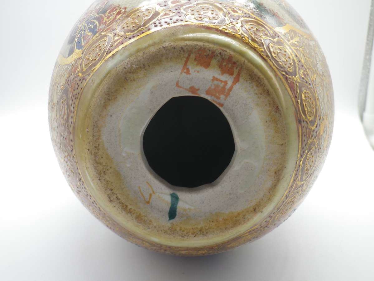 Vintage Satsuma Japan LARGE Hand Painted egg with Geishas & Samurai on Rosewood stand. Signed. 21cm