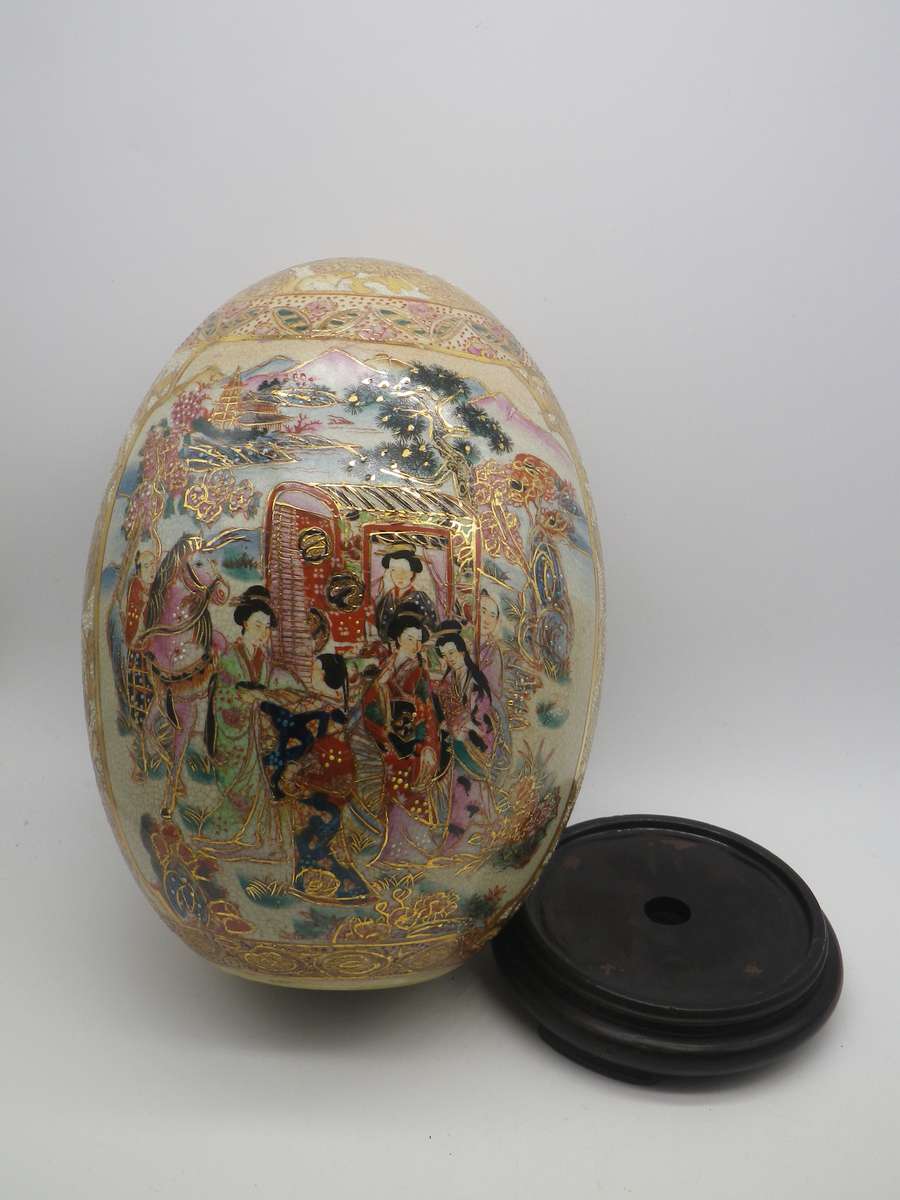 Vintage Satsuma Japan LARGE Hand Painted egg with Geishas & Samurai on Rosewood stand. Signed. 21cm
