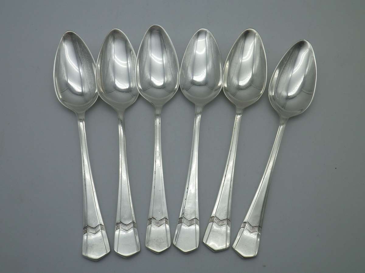 Nice set of EPNS Vintage Silver plated fruit spoons. 13cm