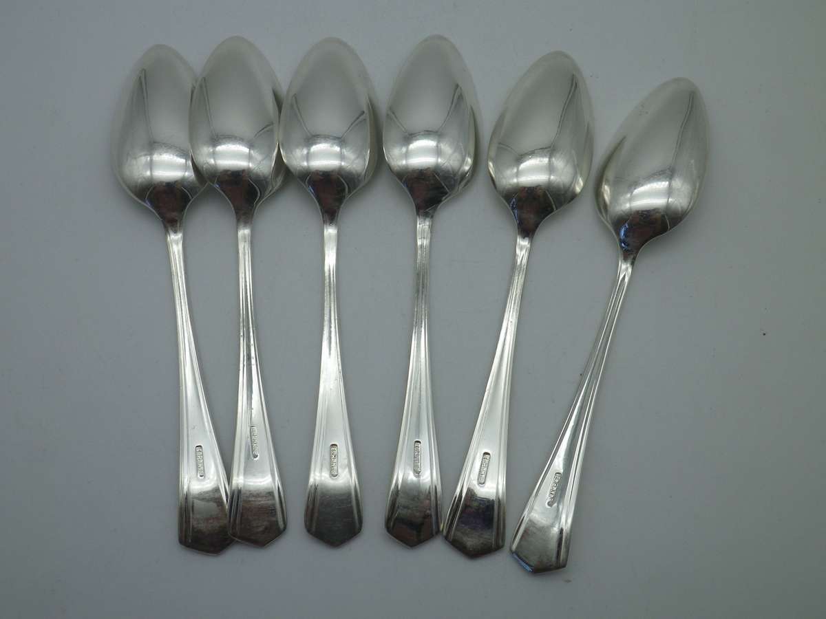 Nice set of EPNS Vintage Silver plated fruit spoons. 13cm