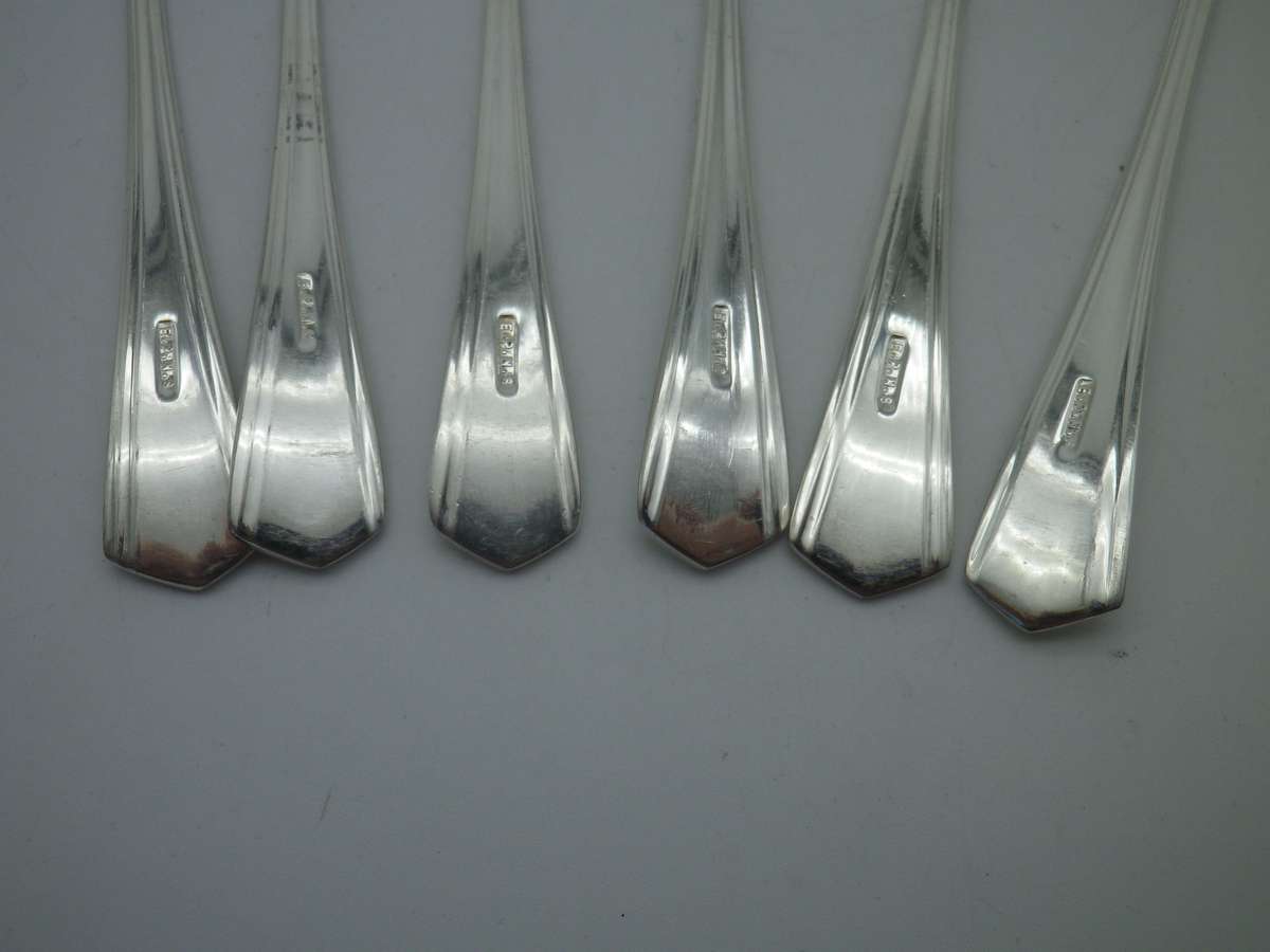 Nice set of EPNS Vintage Silver plated fruit spoons. 13cm