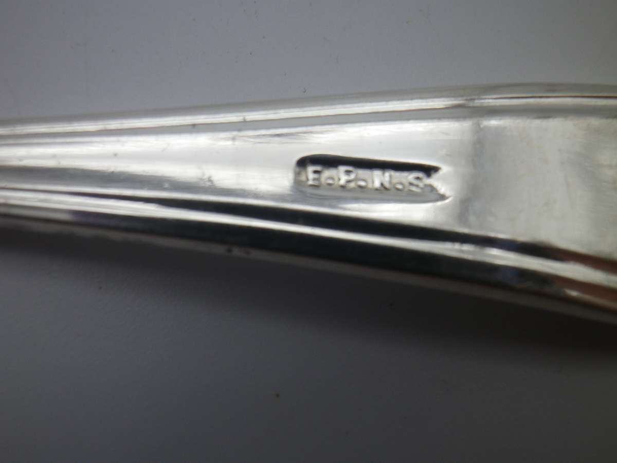 Nice set of EPNS Vintage Silver plated fruit spoons. 13cm