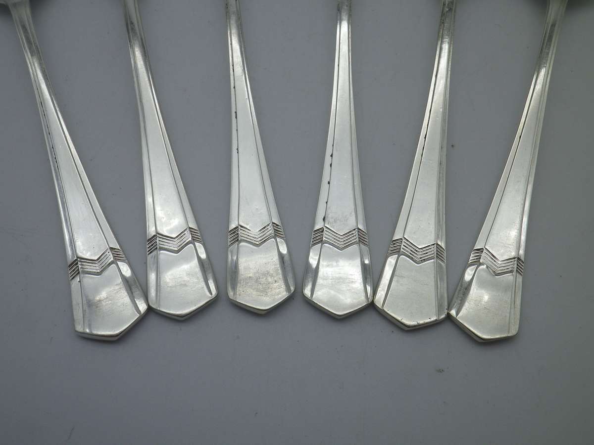 Nice set of EPNS Vintage Silver plated fruit spoons. 13cm