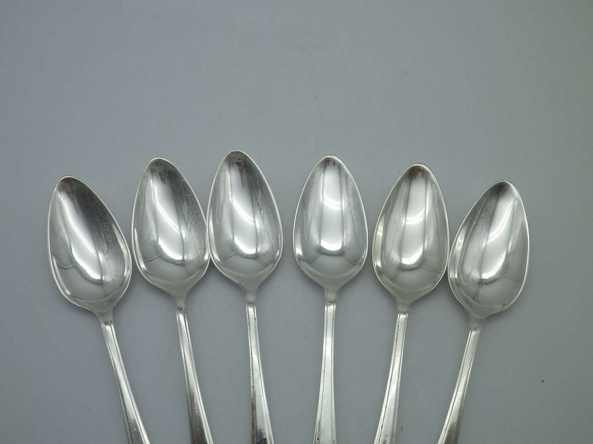 Nice set of EPNS Vintage Silver plated fruit spoons. 13cm