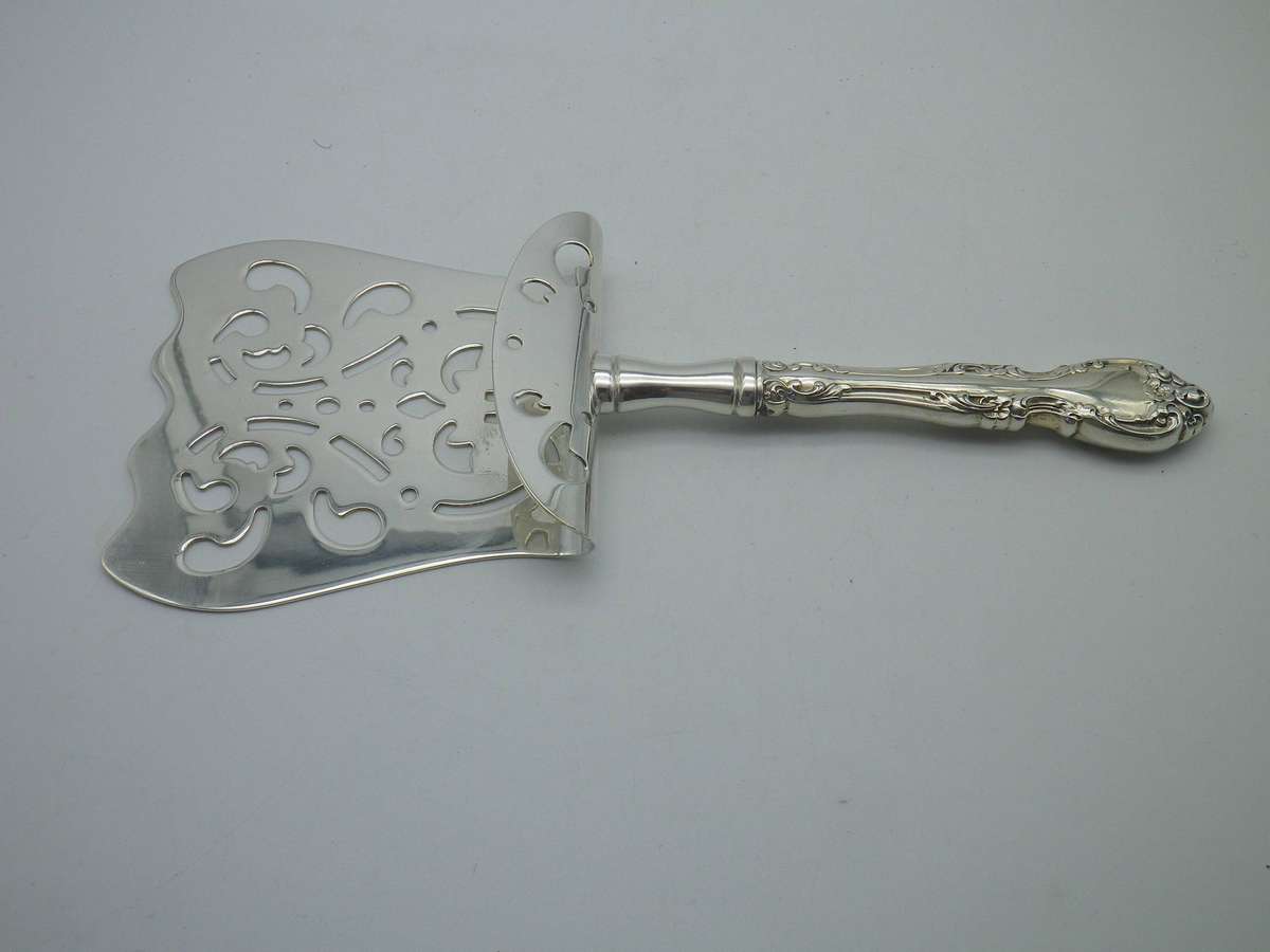 Vintage ASPARAGUS Lifter with ornate silver handle. 23.5cm Beautiful!