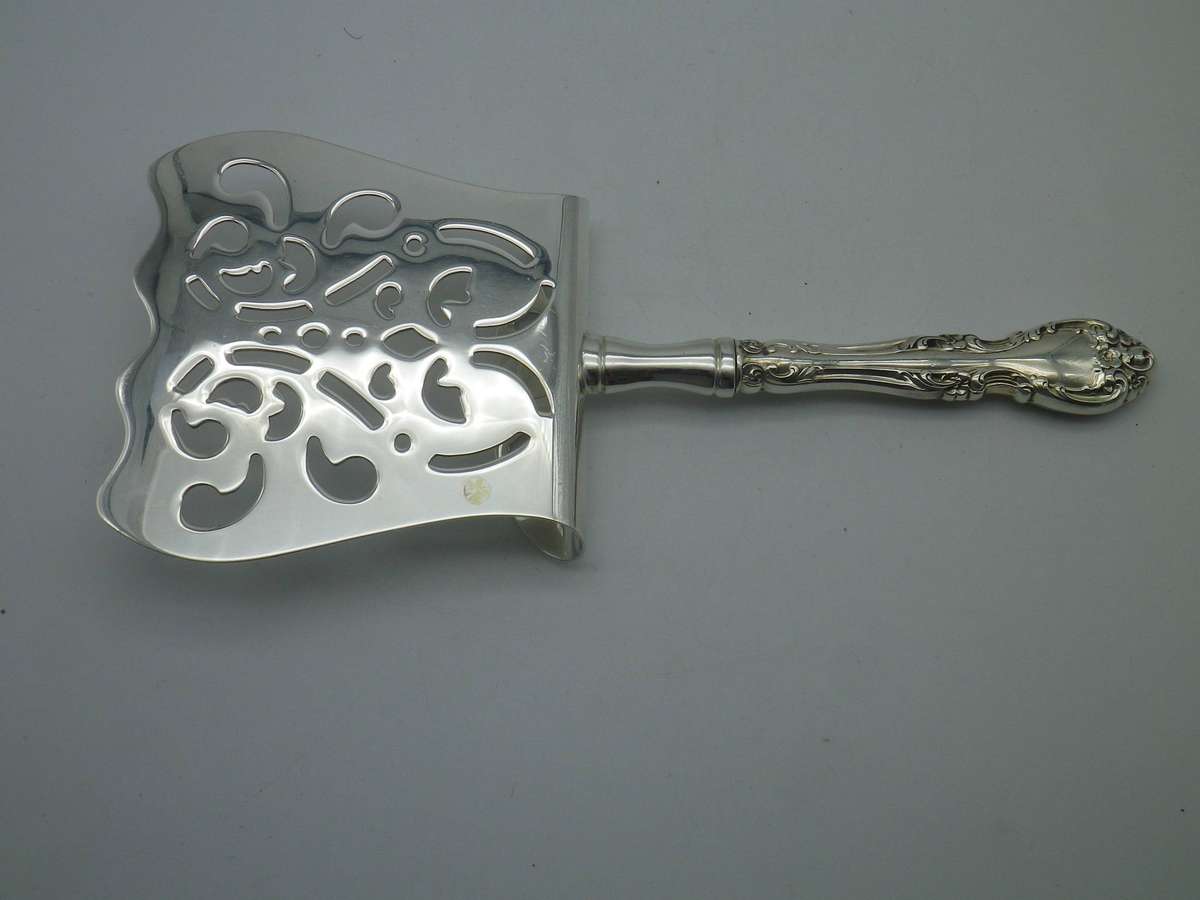 Vintage ASPARAGUS Lifter with ornate silver handle. 23.5cm Beautiful!