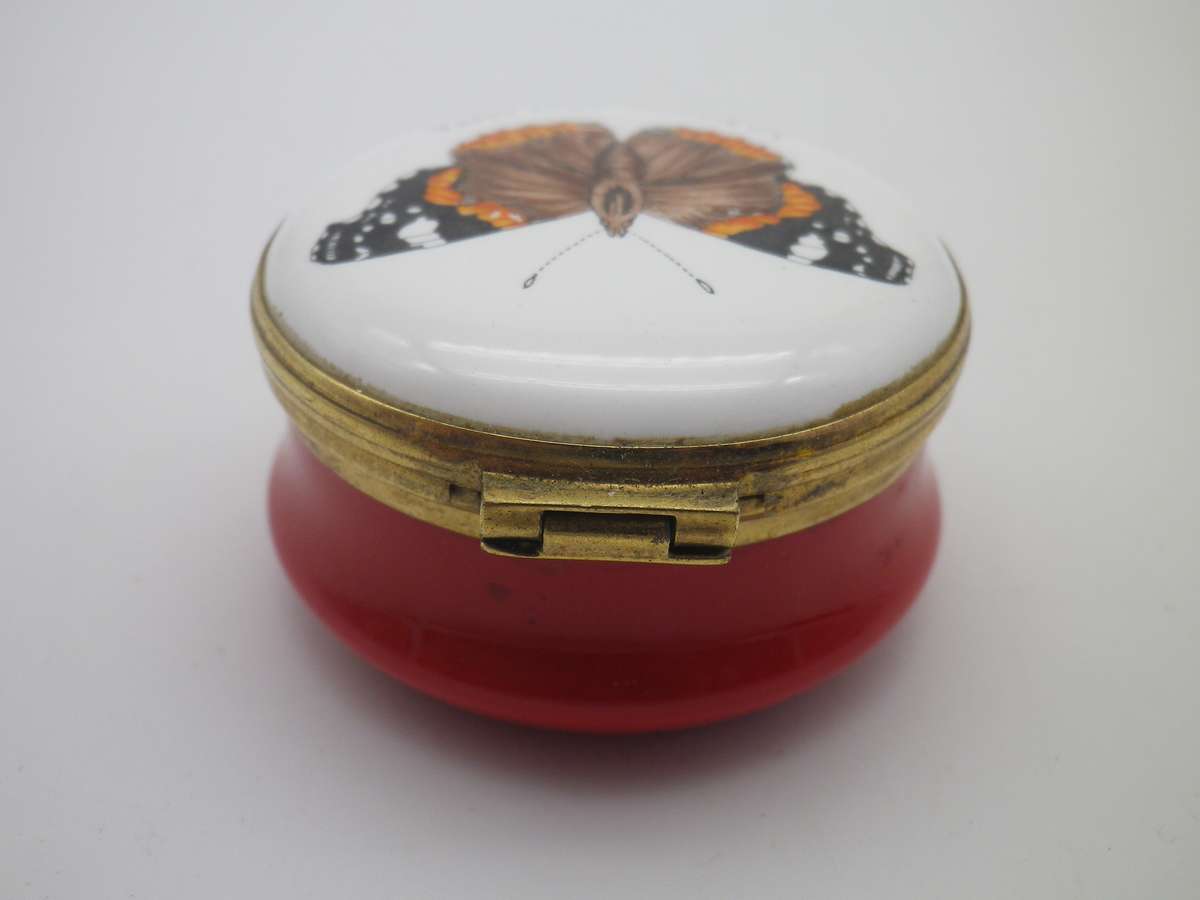 Beautiful 'Vanessa Atalanta' BUTTERFLY ROUND LIDDED CERAMIC PILL POT.   Crummles Co Ltd, England