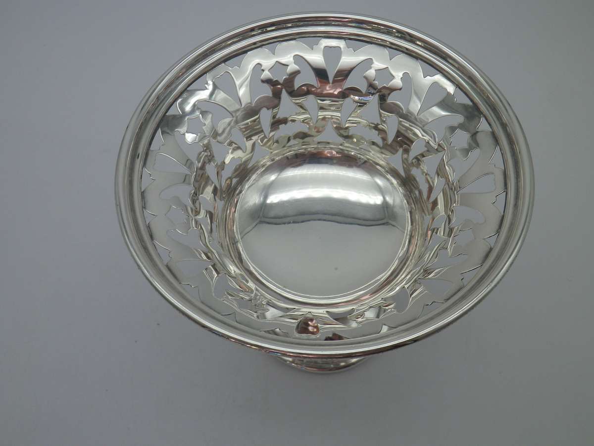 Edwardian Hallmarked Silver Pedestal Tazza sweet dish. Birmingham, 1912 FH Adams Ltd 9cm 51.5g