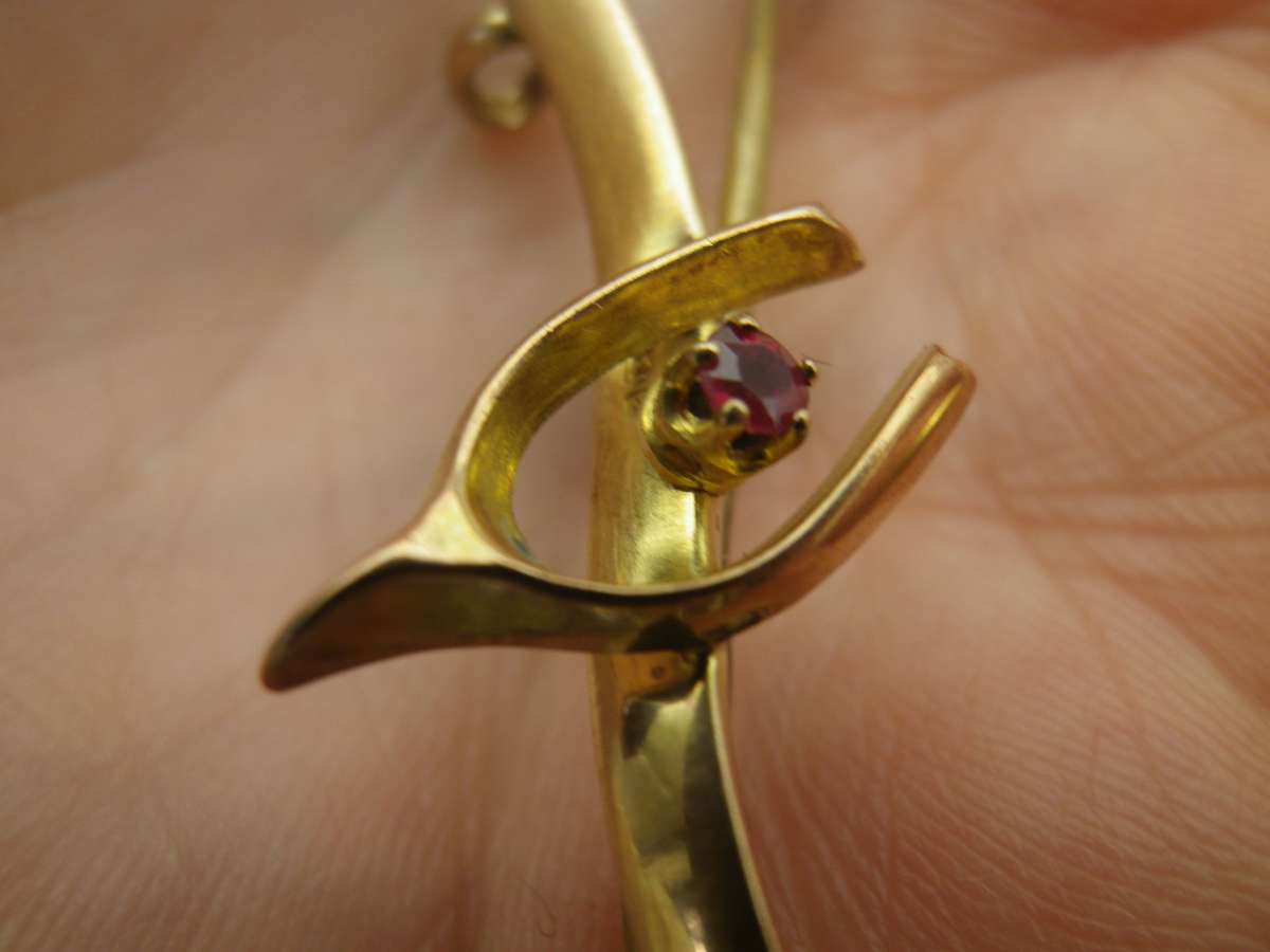 FOR DILA ONLY PLEASE. Hallmarked 9ct Gold & Ruby Lucky Wishbone brooch. Birmingham. 4cm 1.3g