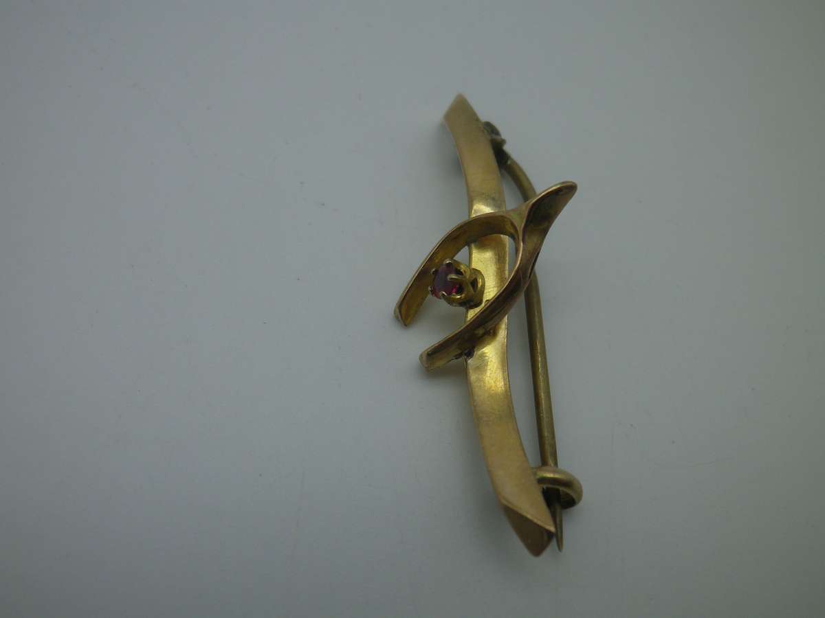 FOR DILA ONLY PLEASE. Hallmarked 9ct Gold & Ruby Lucky Wishbone brooch. Birmingham. 4cm 1.3g