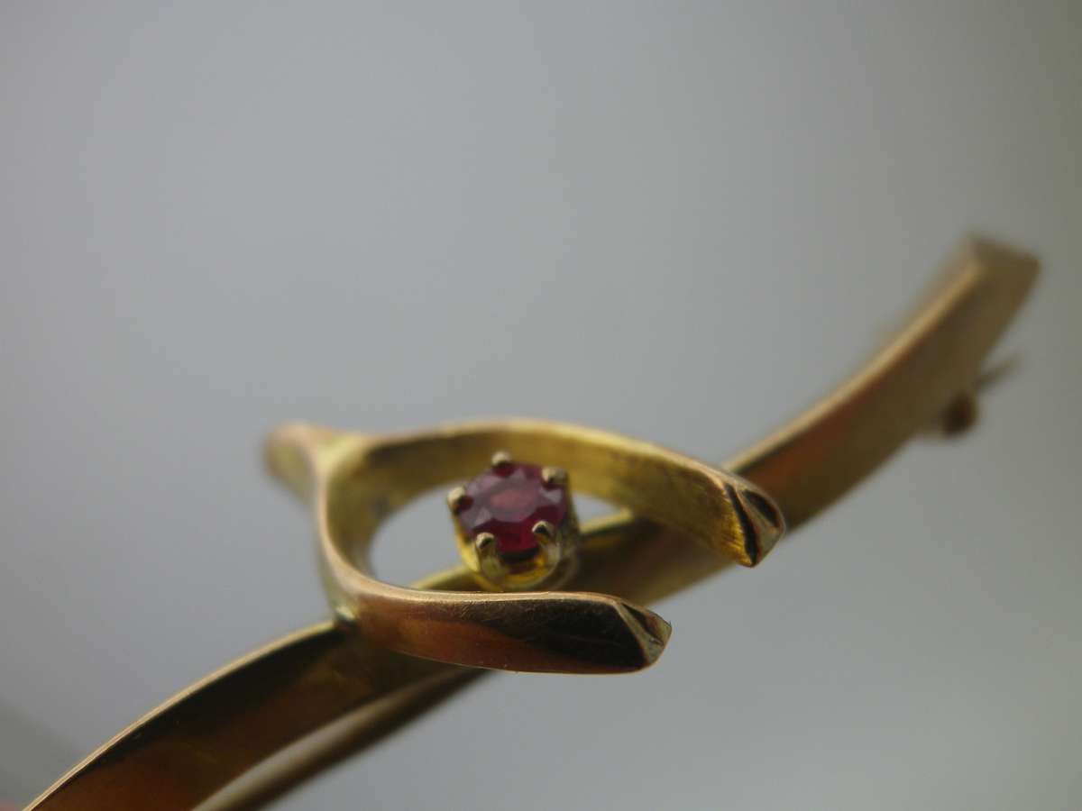 FOR DILA ONLY PLEASE. Hallmarked 9ct Gold & Ruby Lucky Wishbone brooch. Birmingham. 4cm 1.3g
