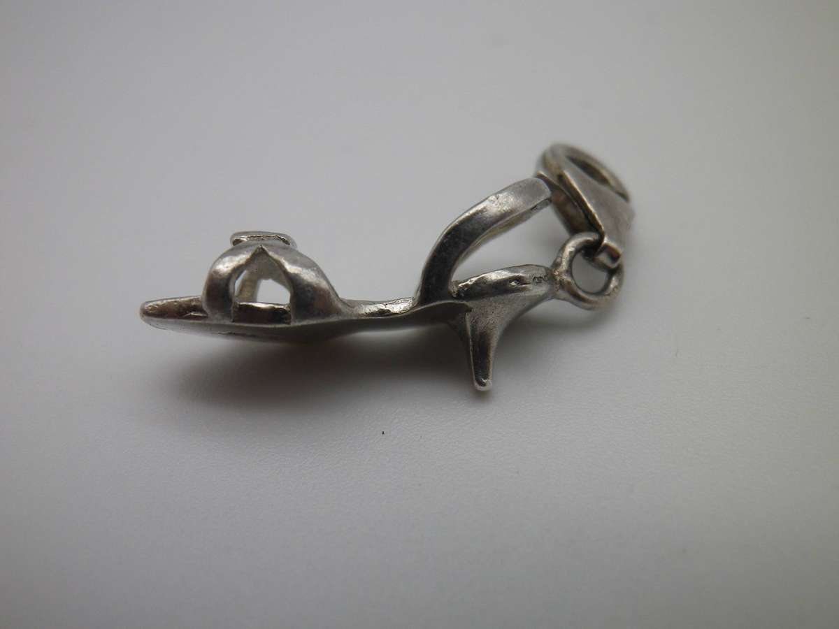 Cute Sterling Silver Vintage SHOE charm. 2cm. 1.73g