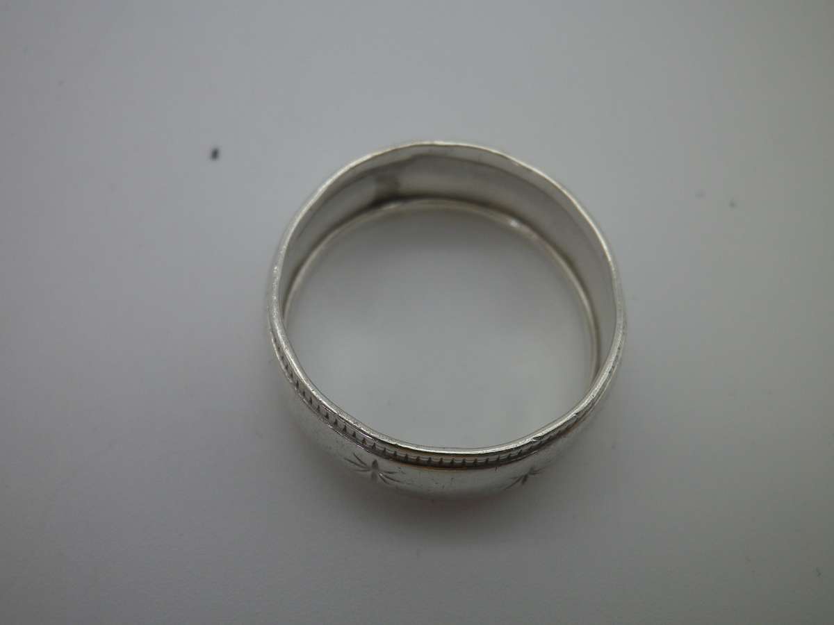 Sterling Silver Vintage Designer Ring.  Well made. Little engraved stars 2.7 grms Size: O 1/2