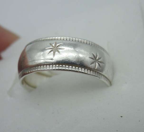 Sterling Silver Vintage Designer Ring.  Well made. Little engraved stars 2.7 grms Size: O 1/2