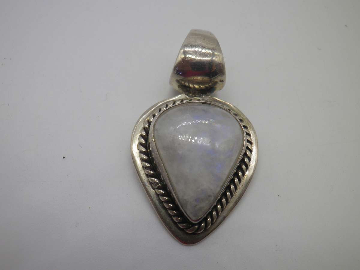 Vintage Chunky Sterling silver & MOONSTONE Pendant. 4.3 X 2.4cm 9g