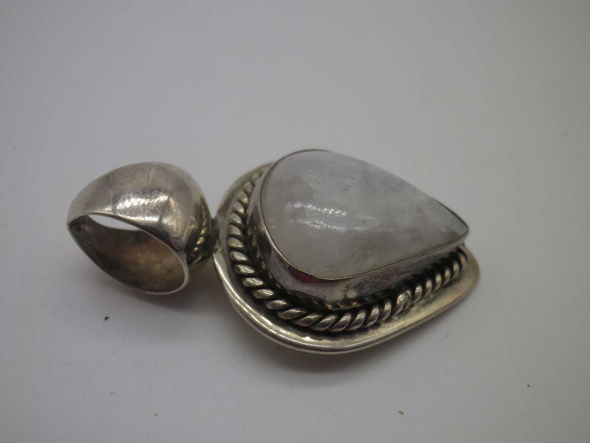 Vintage Chunky Sterling silver & MOONSTONE Pendant. 4.3 X 2.4cm 9g