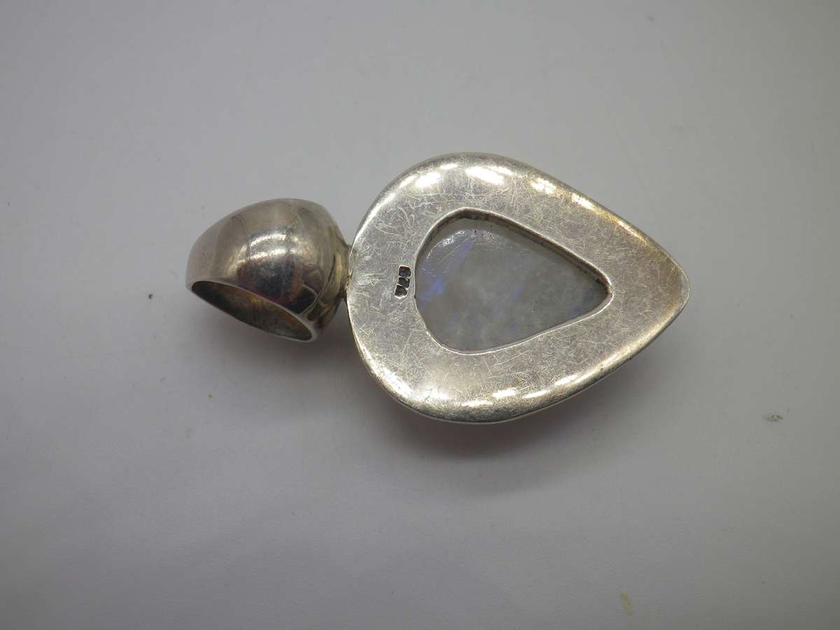 Vintage Chunky Sterling silver & MOONSTONE Pendant. 4.3 X 2.4cm 9g