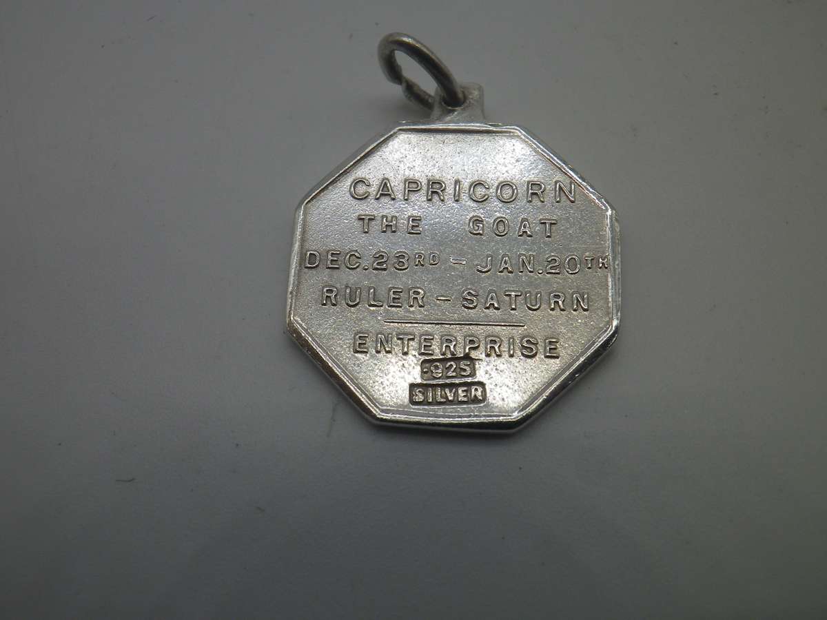 Vintage Sterling Silver Octagonal CAPRICORN ZODIAC PENDANT. 2.5cm x 2cm. 3.25g