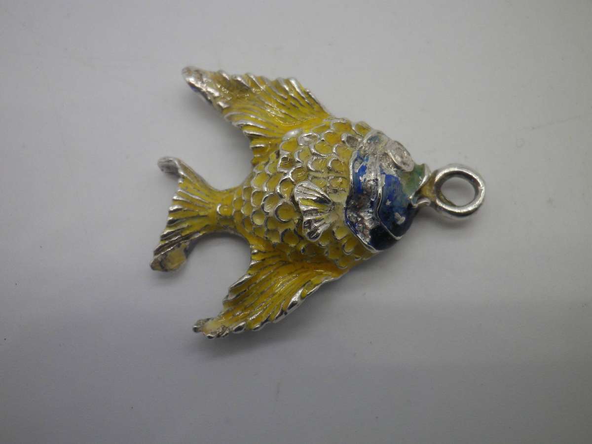 Unusual Sterling Silver & Enamel Vintage Fish Pendant. 3.5x3cm. 7.16g