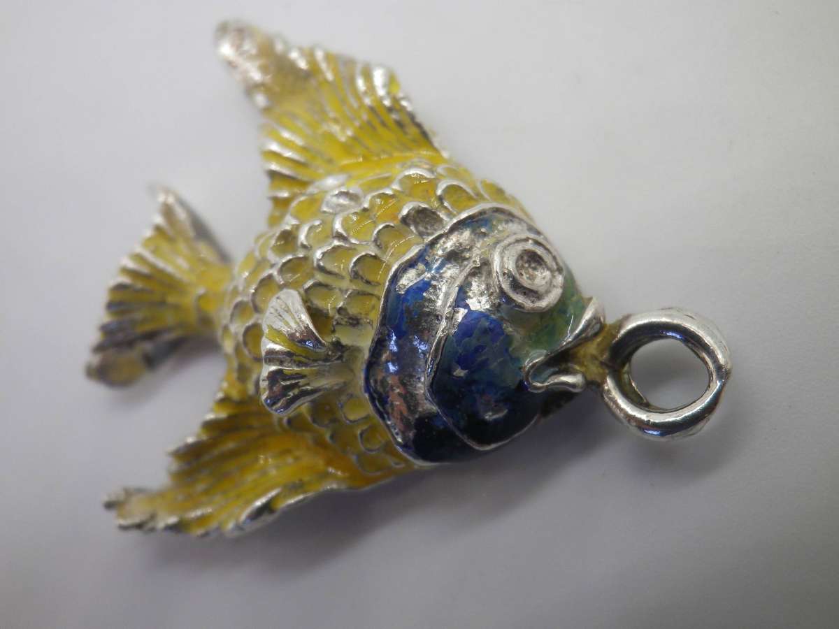 Unusual Sterling Silver & Enamel Vintage Fish Pendant. 3.5x3cm. 7.16g