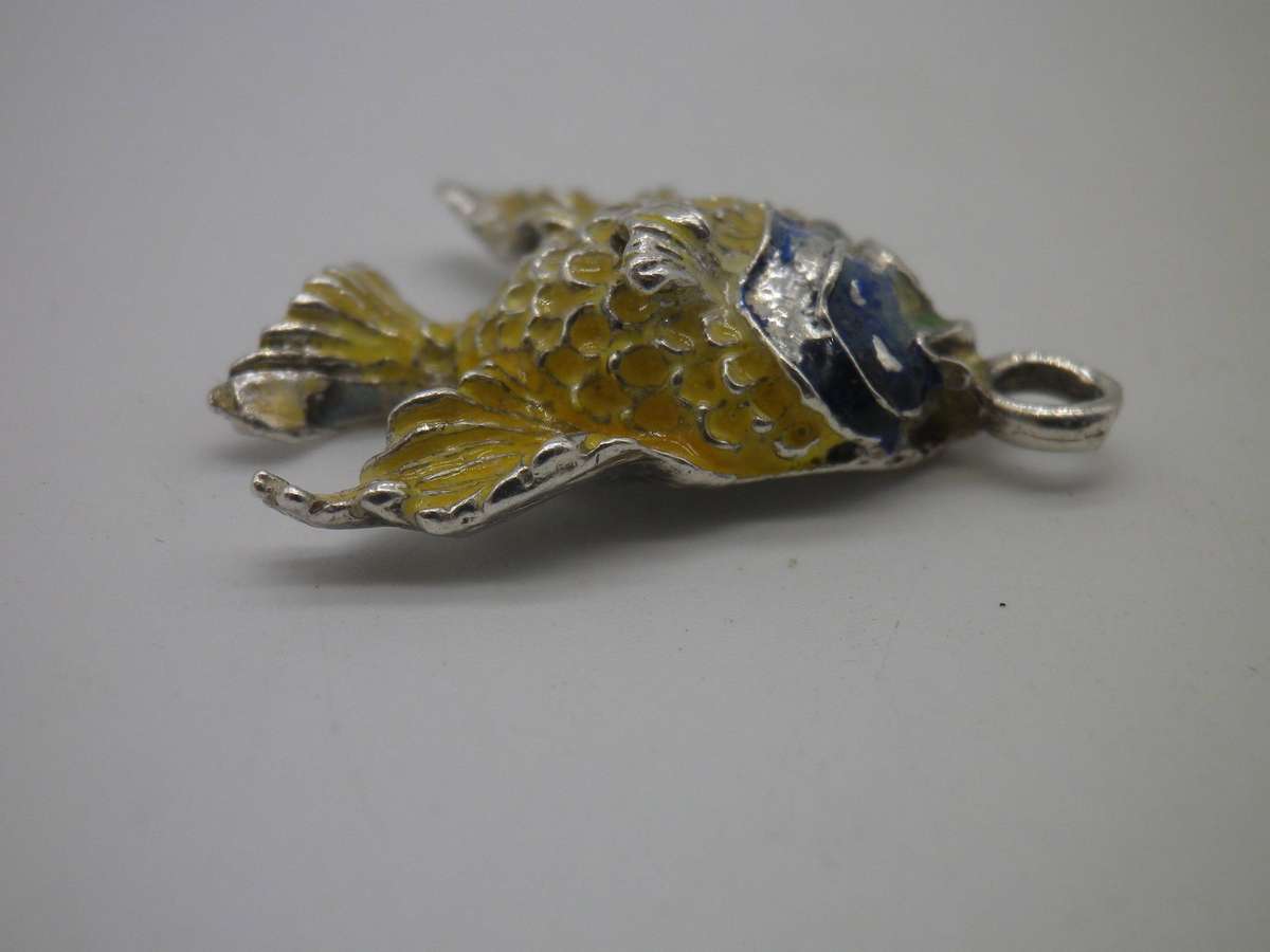 Unusual Sterling Silver & Enamel Vintage Fish Pendant. 3.5x3cm. 7.16g