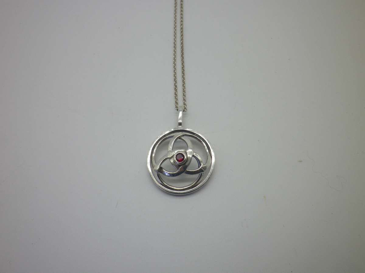 Vintage Sterling Silver CELTIC KNOT PENDANT with a little red stone, on silver Chain. 7.85g