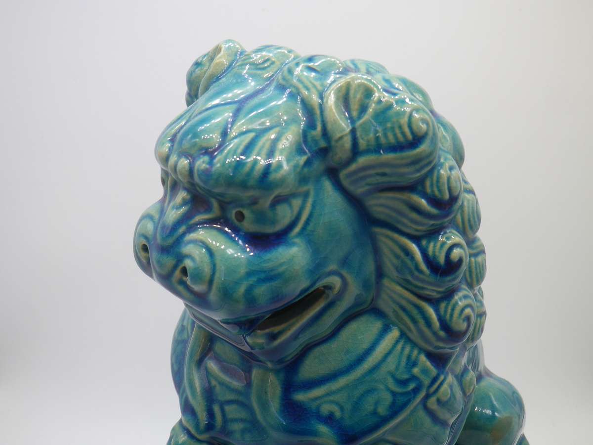 FOR FANGSA ONLY PLEASE! LARGE ORIENTAL CERAMIC TEMPLE LION . 25CM TALL