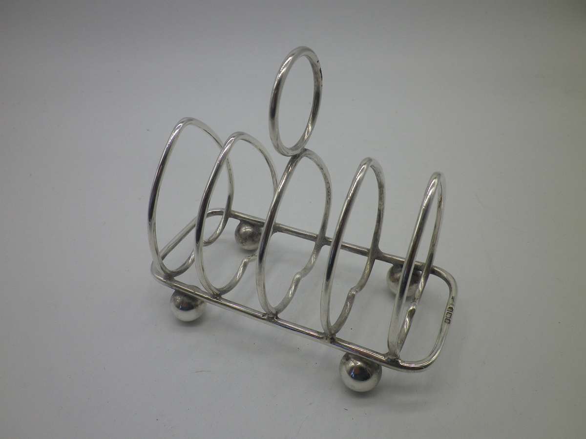 Hallmarked Sterling Silver 4 slice Toast Rack. Sheffield, 1915. Walker & Hall 62.30 g
