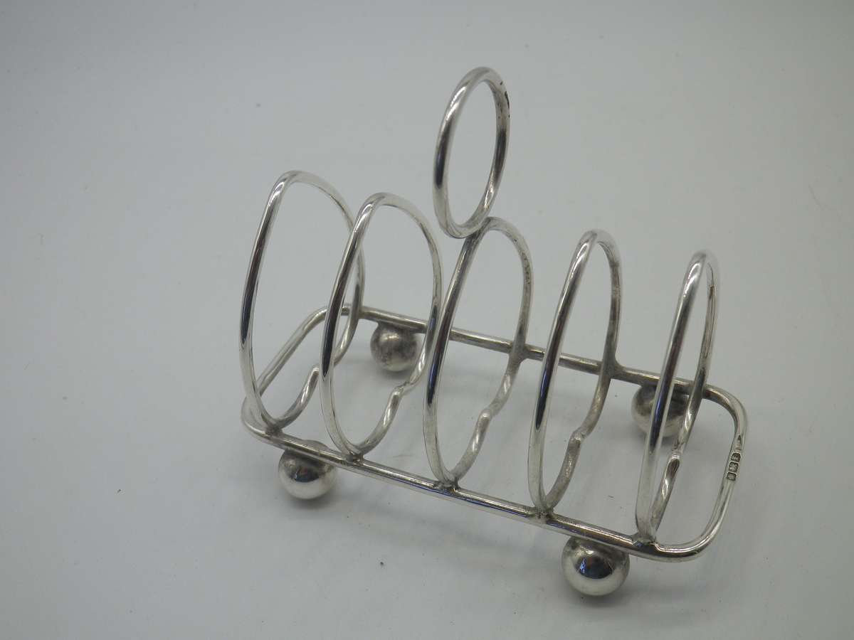 Hallmarked Sterling Silver 4 slice Toast Rack. Sheffield, 1915. Walker & Hall 62.30 g