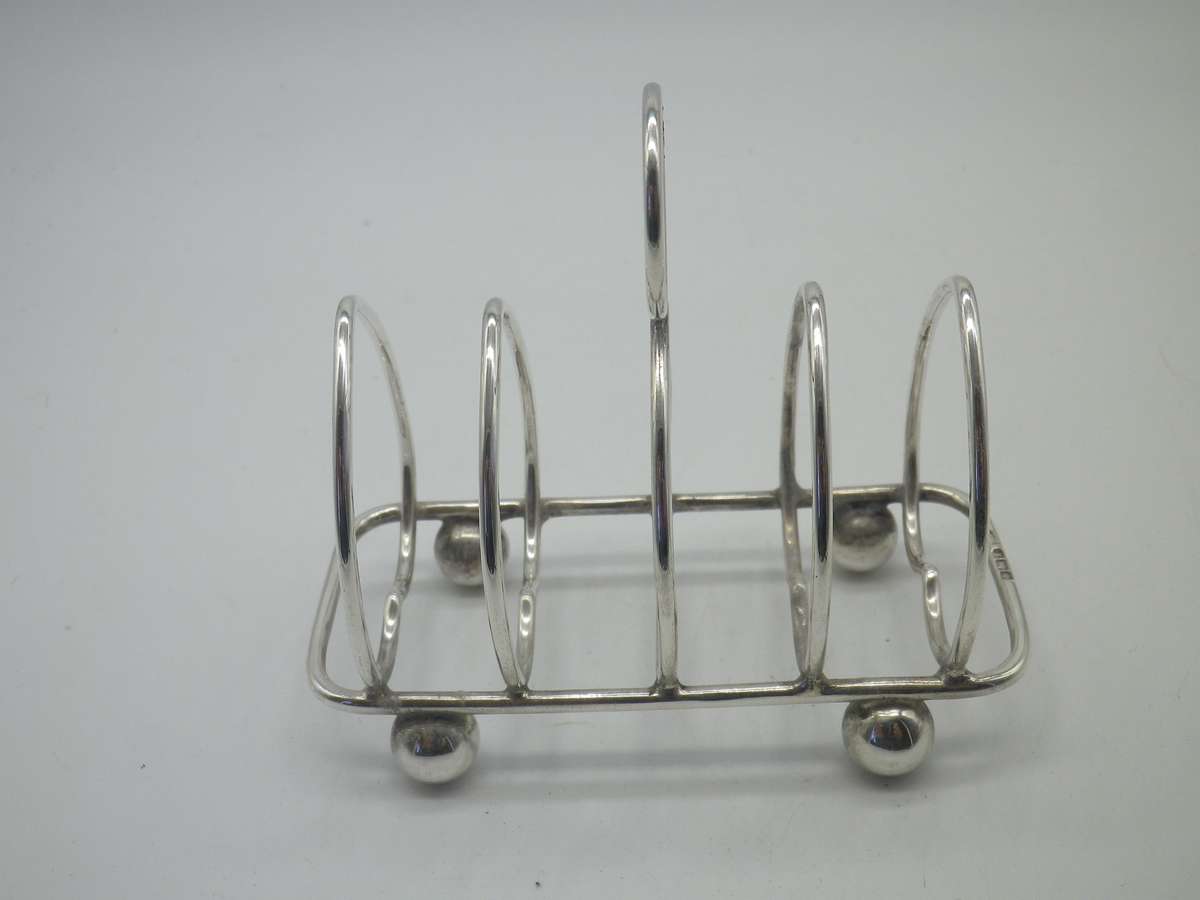 Hallmarked Sterling Silver 4 slice Toast Rack. Sheffield, 1915. Walker & Hall 62.30 g