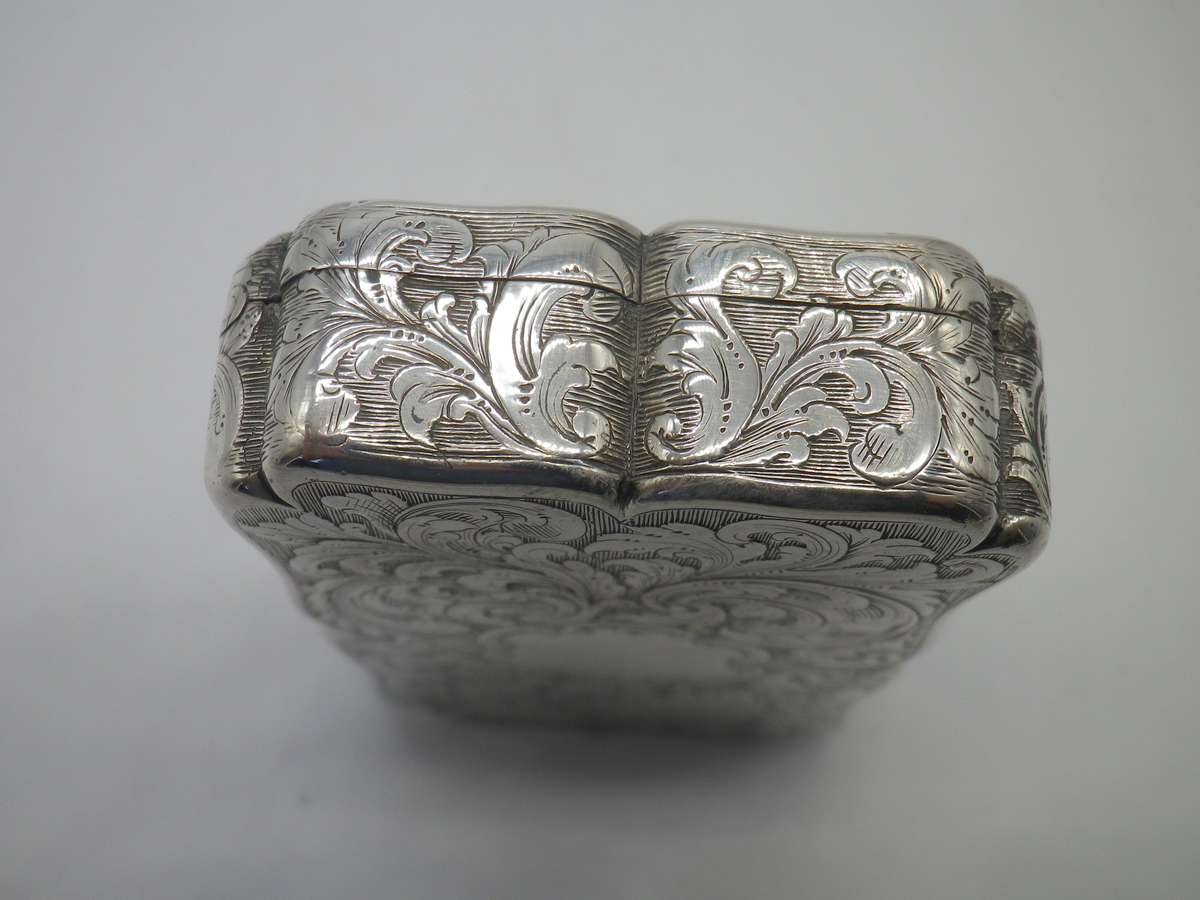 Edinburgh 1840 George VI Scottish Hallmarked silver Box with gilt interior. Maker: MC 106.3g